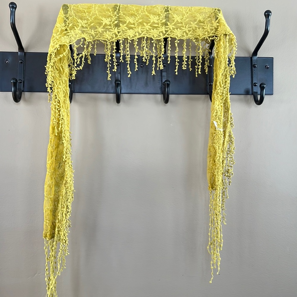 RYU women’s fashion scarf, citron/green color, lace. NWOT